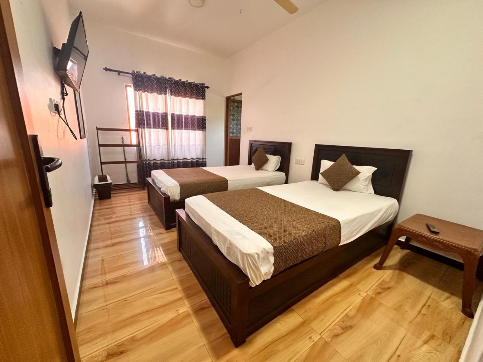 Holiday Villa Тринкомали Экстерьер фото