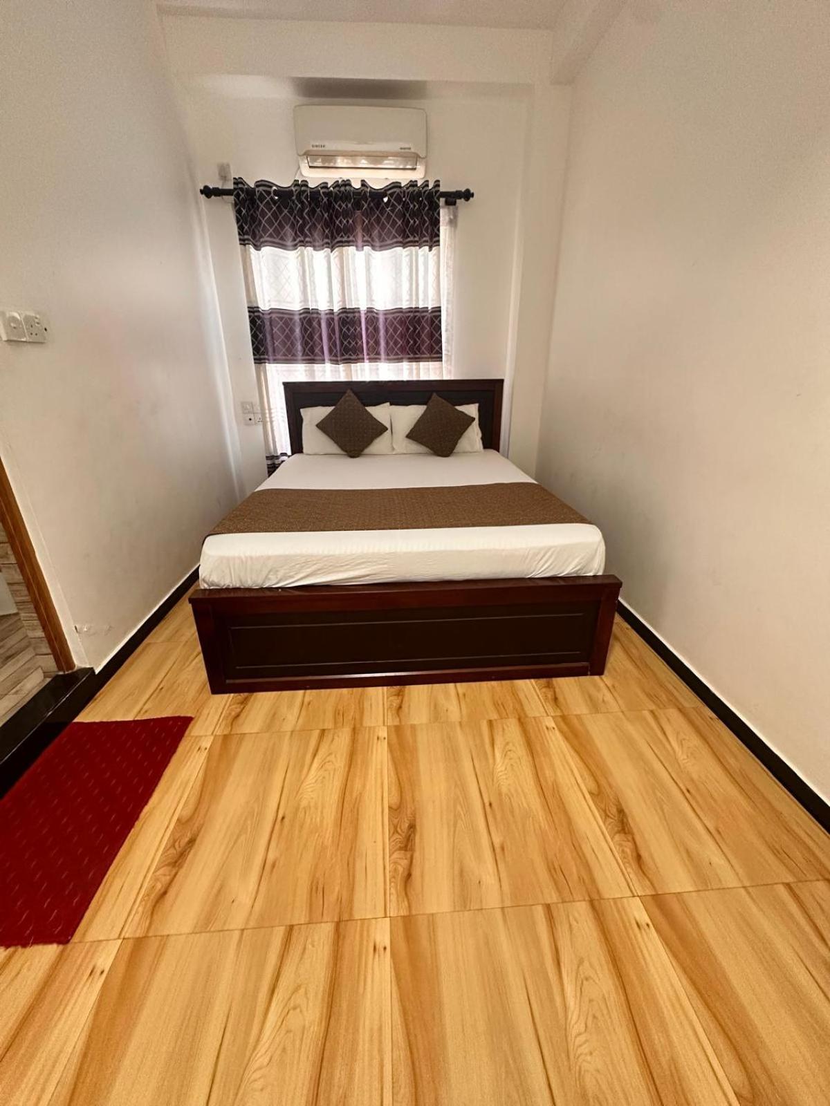 Holiday Villa Тринкомали Экстерьер фото